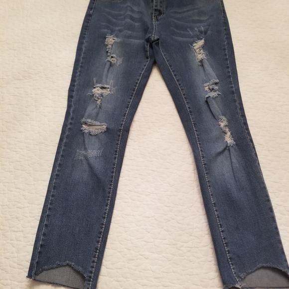 (DONATED) Jean's mid rise distressed (Donated) - Picture 2 of 6